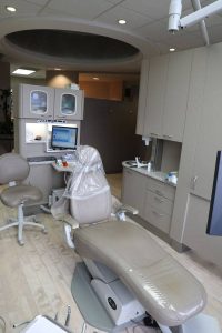 Moats Dental examination room with a computer and an adjustable seat for patients